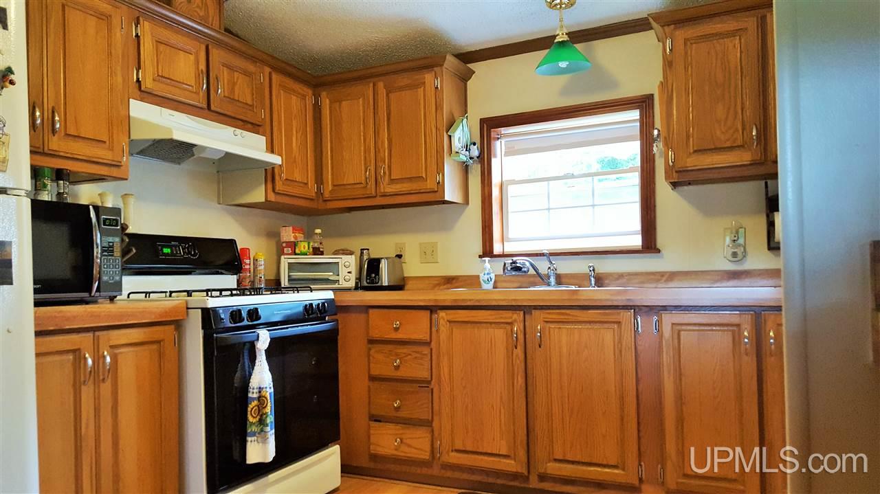 W7185 Johns Road Niagara, WI 54151 - Photo 6 of 19