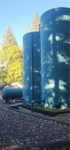 a view of a back yard