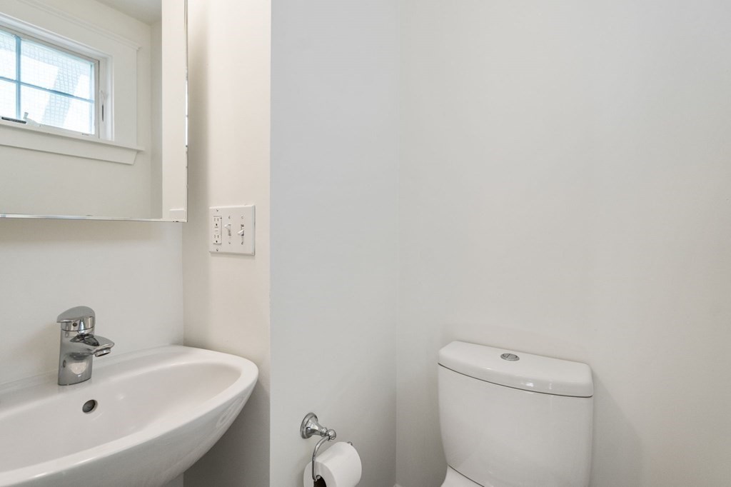 89 Townsend Road Belmont, MA 02478 - Photo 18 of 42 Gallery Image 18