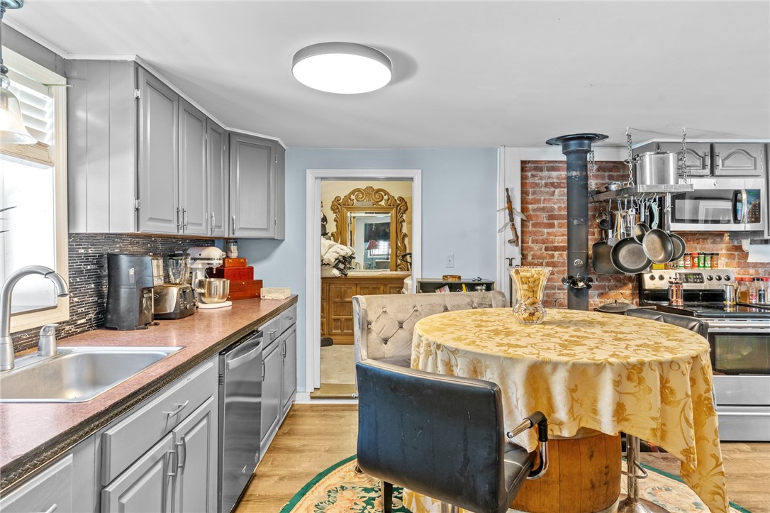 246 Nelson Capwell Road Coventry, RI 02827 - Photo 5 of 31