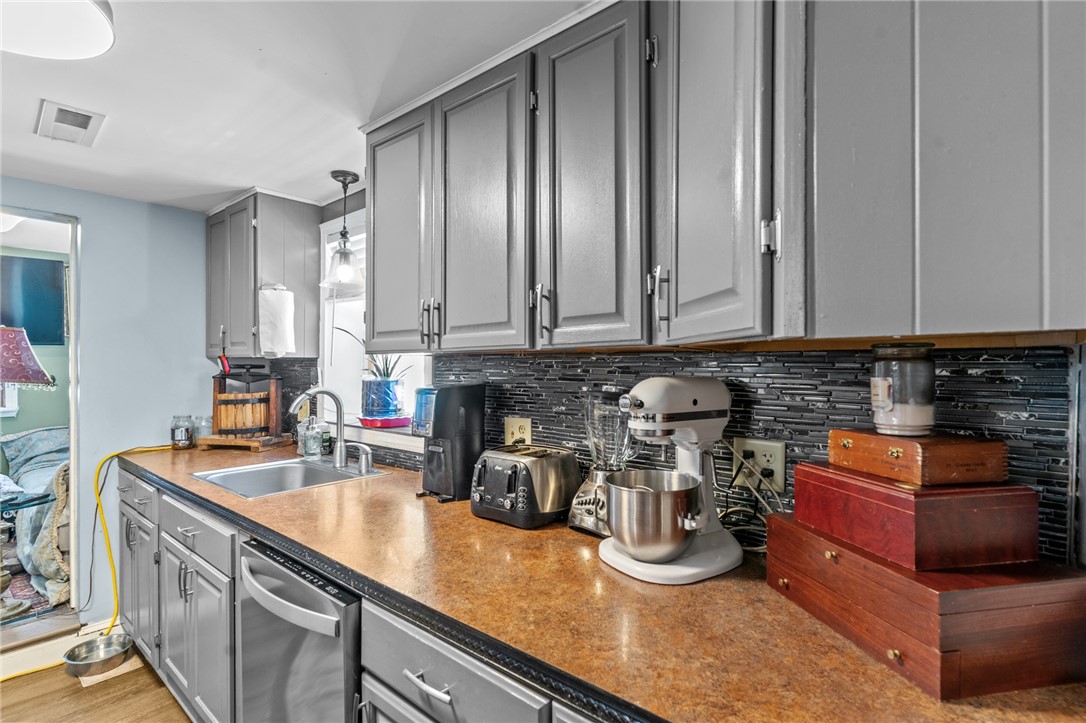 246 Nelson Capwell Road Coventry, RI 02827 - Photo 10 of 31