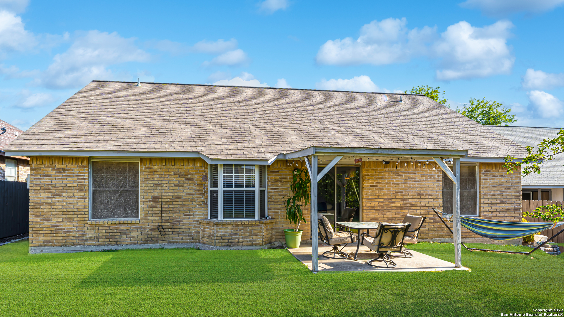 3309 Country View Schertz, TX 78108 - Photo 25 of 27 a view of a patio with a table and chairs