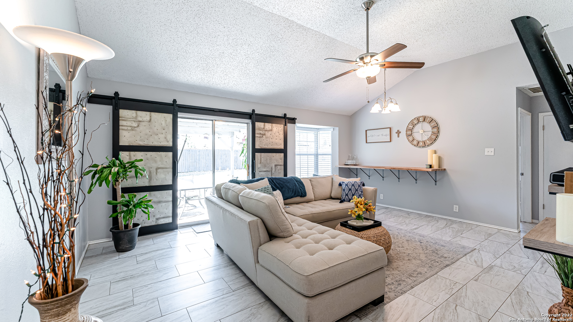 3309 Country View Schertz, TX 78108 - Photo 8 of 27 a living room with furniture and a chandelier
