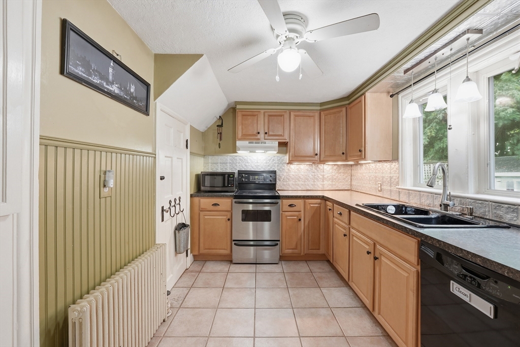154 Barnard Road Worcester, MA 01605 - Photo 13 of 29