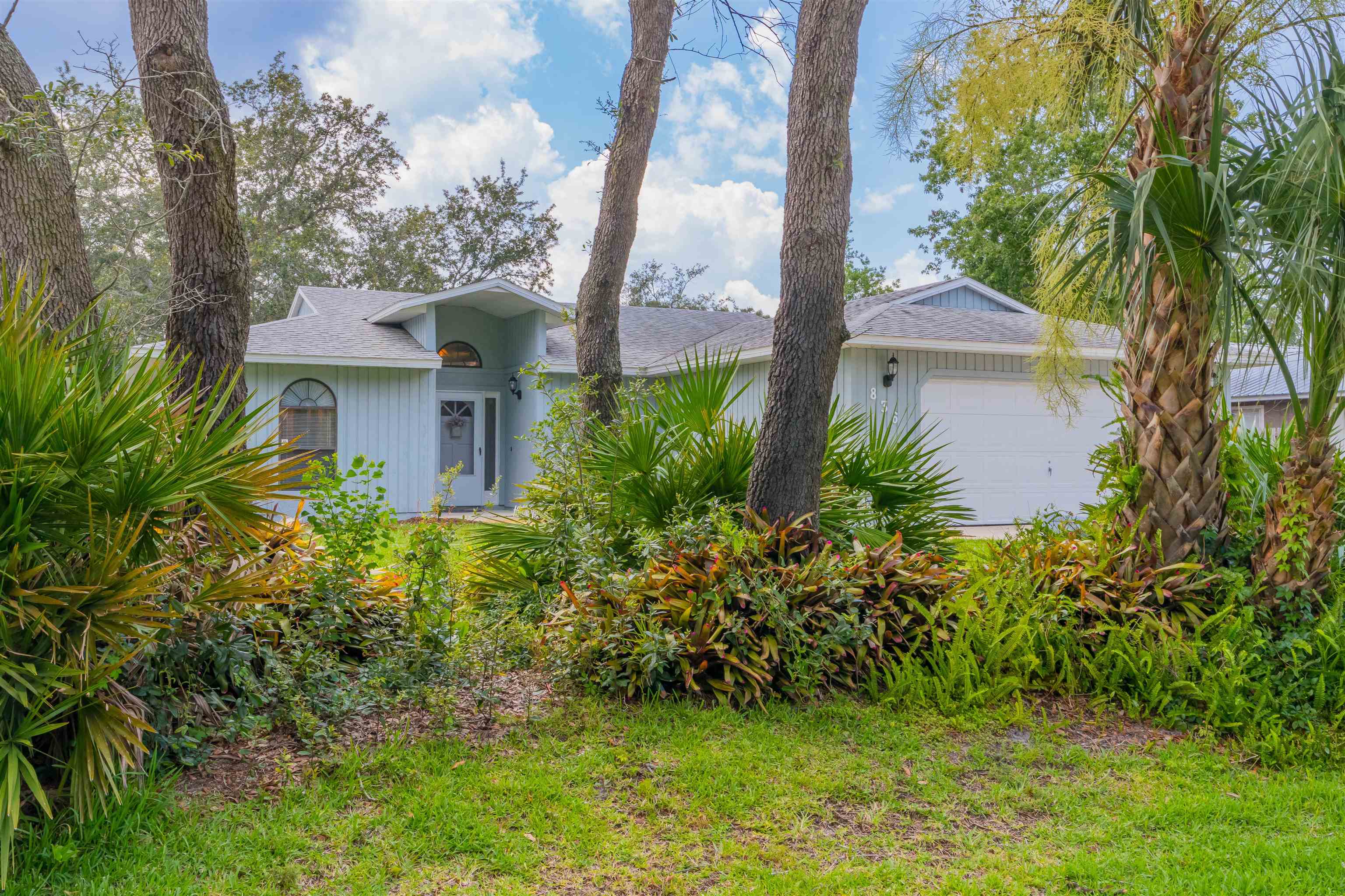 836 Queen Road St. Augustine, FL 32086 - Photo 2 of 26 a view of a yard in front of house