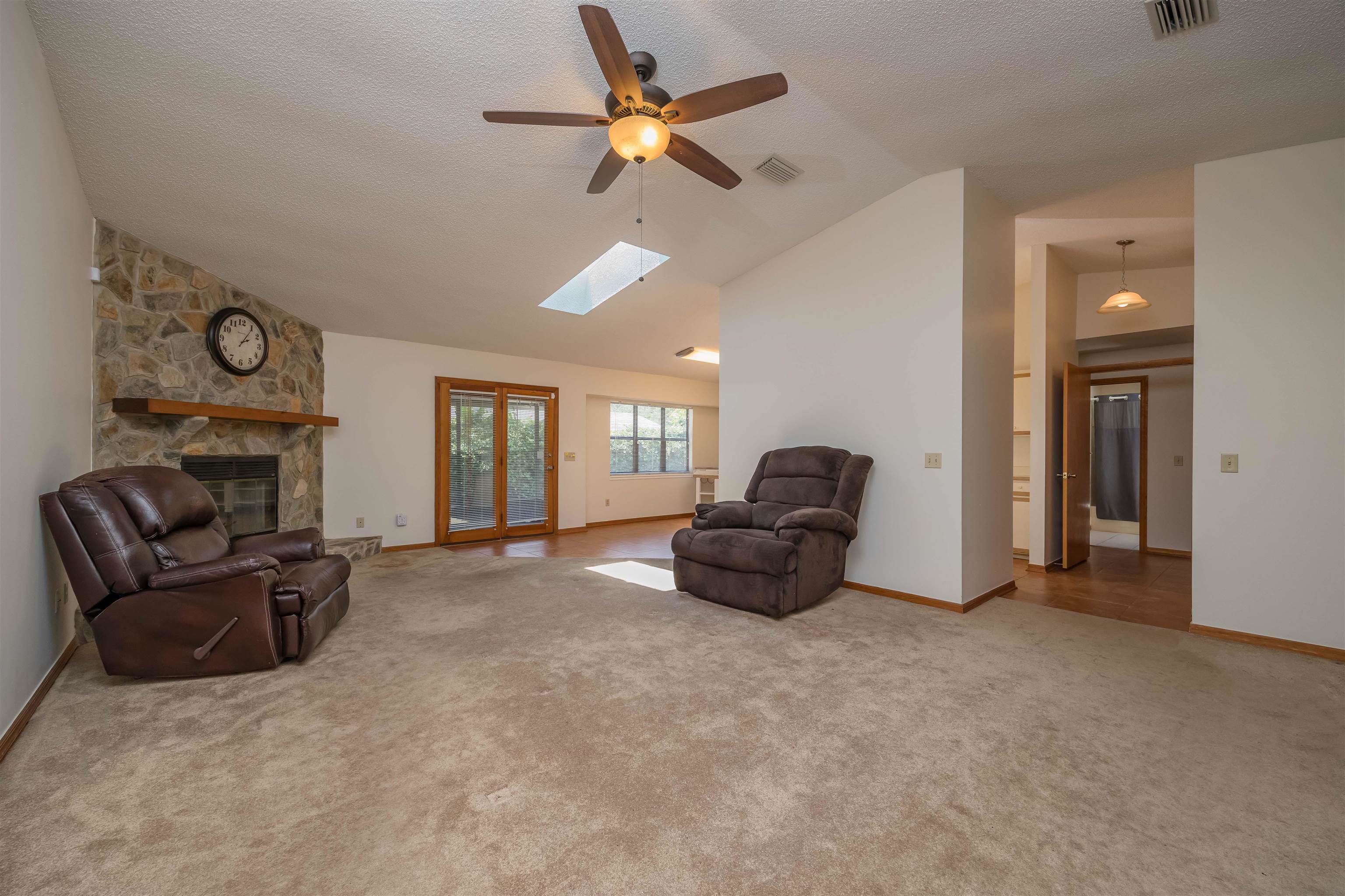 836 Queen Road St. Augustine, FL 32086 - Photo 25 of 26 a living room with furniture and a ceiling fan