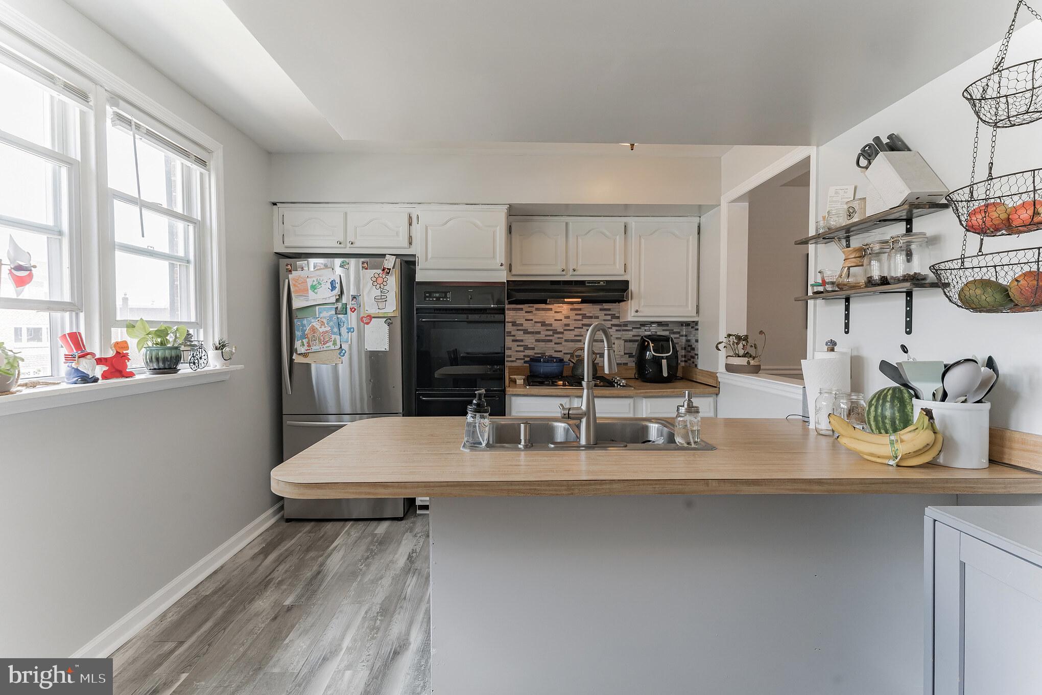 7338 Hill Road Philadelphia, PA 19128 - Photo 14 of 33 Kitchen