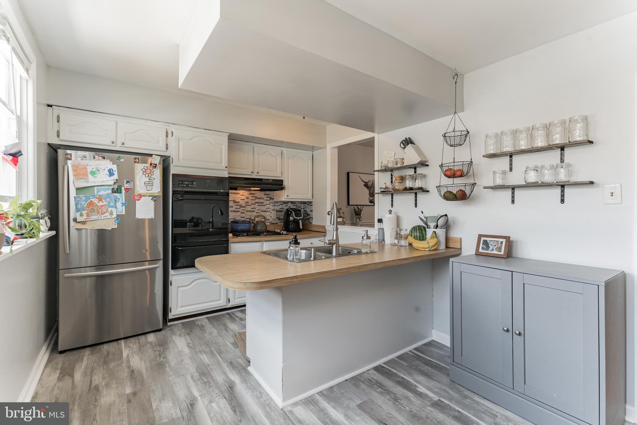 7338 Hill Road Philadelphia, PA 19128 - Photo 15 of 33 Kitchen