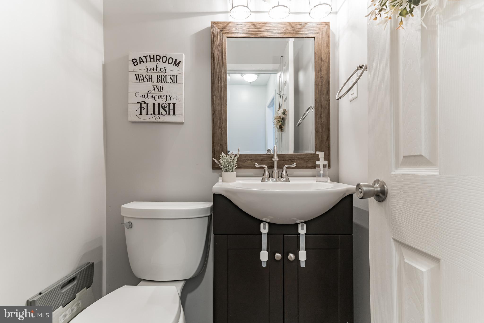 7338 Hill Road Philadelphia, PA 19128 - Photo 21 of 33 Powder Room