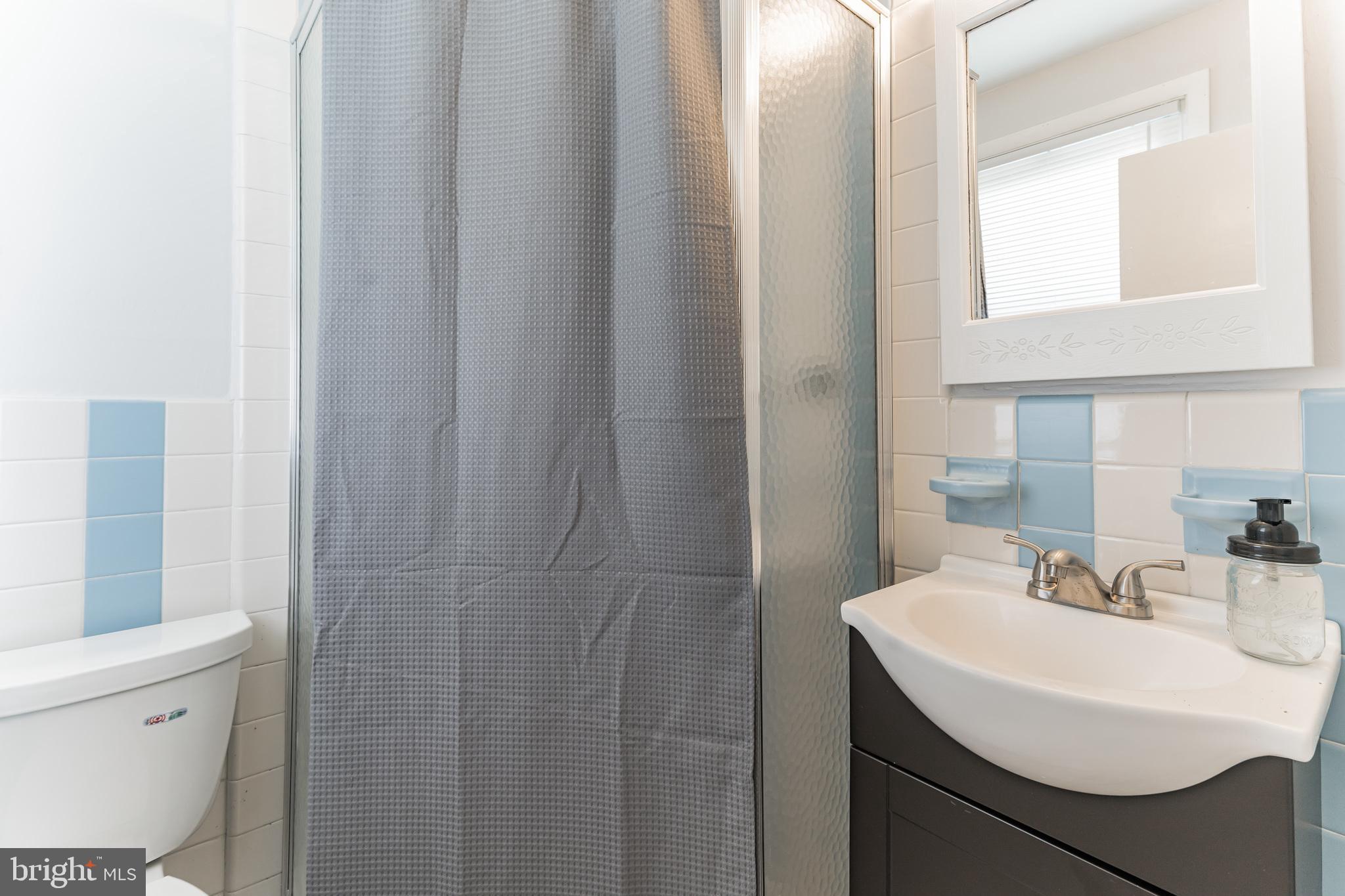 7338 Hill Road Philadelphia, PA 19128 - Photo 24 of 33 Primary Bathroom