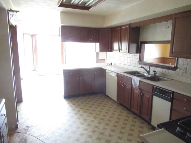 153 Lake Road Seymour, IL 61875 - Photo 4 of 15