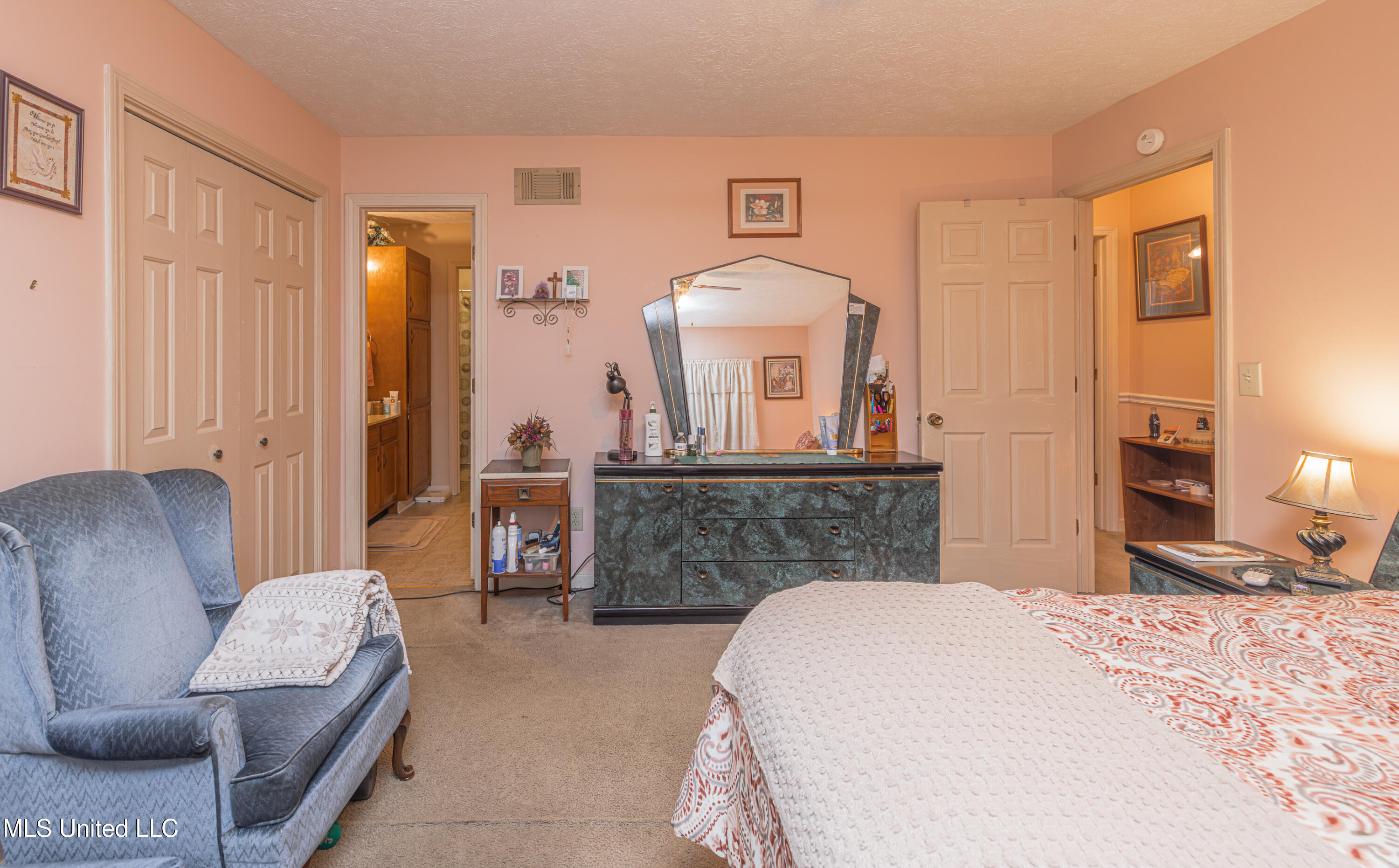 4 River Oaks Place, Unit A Jackson, MS 39211 - Photo 14 of 20 1R4A0706