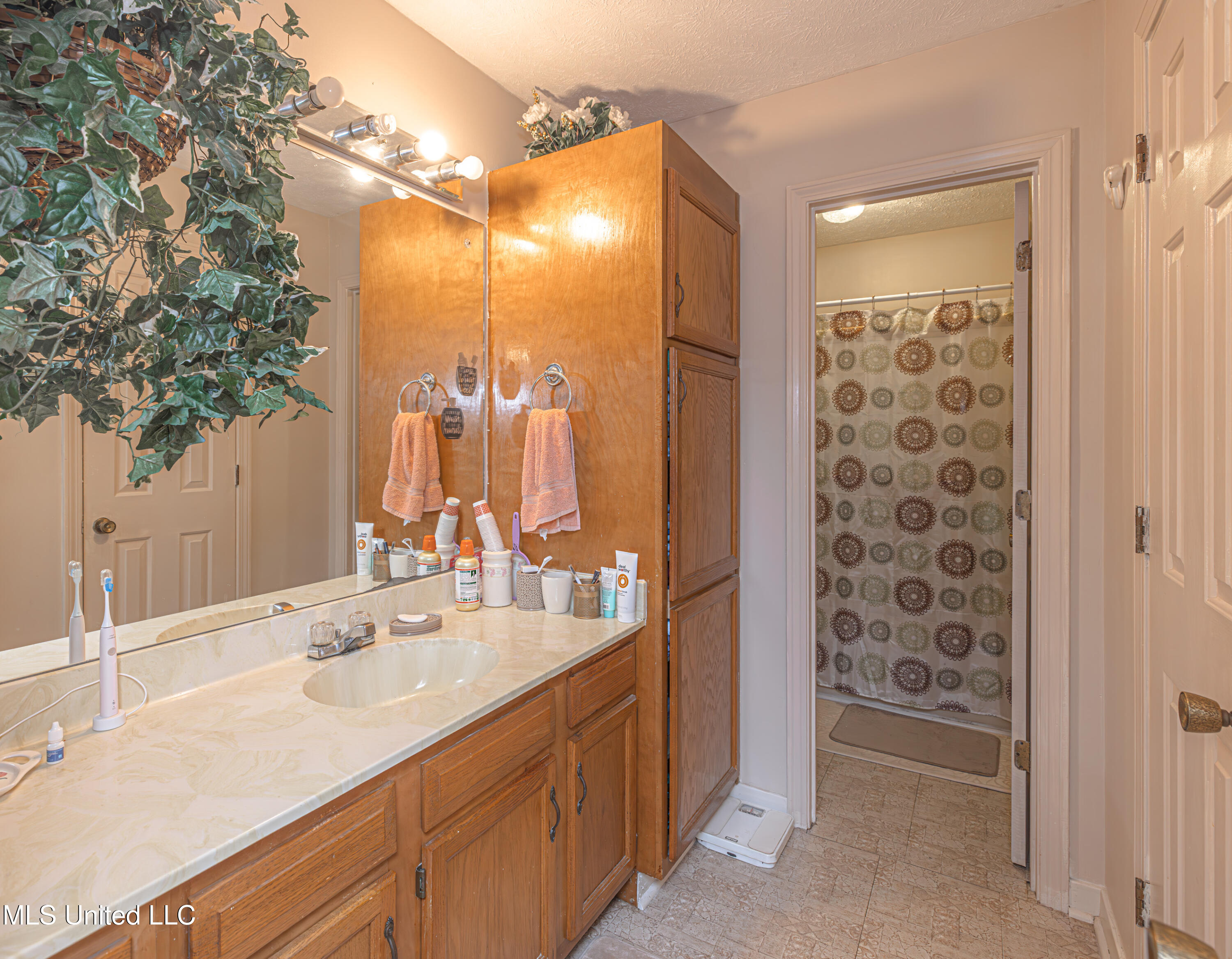 4 River Oaks Place, Unit A Jackson, MS 39211 - Photo 15 of 20 1R4A0707