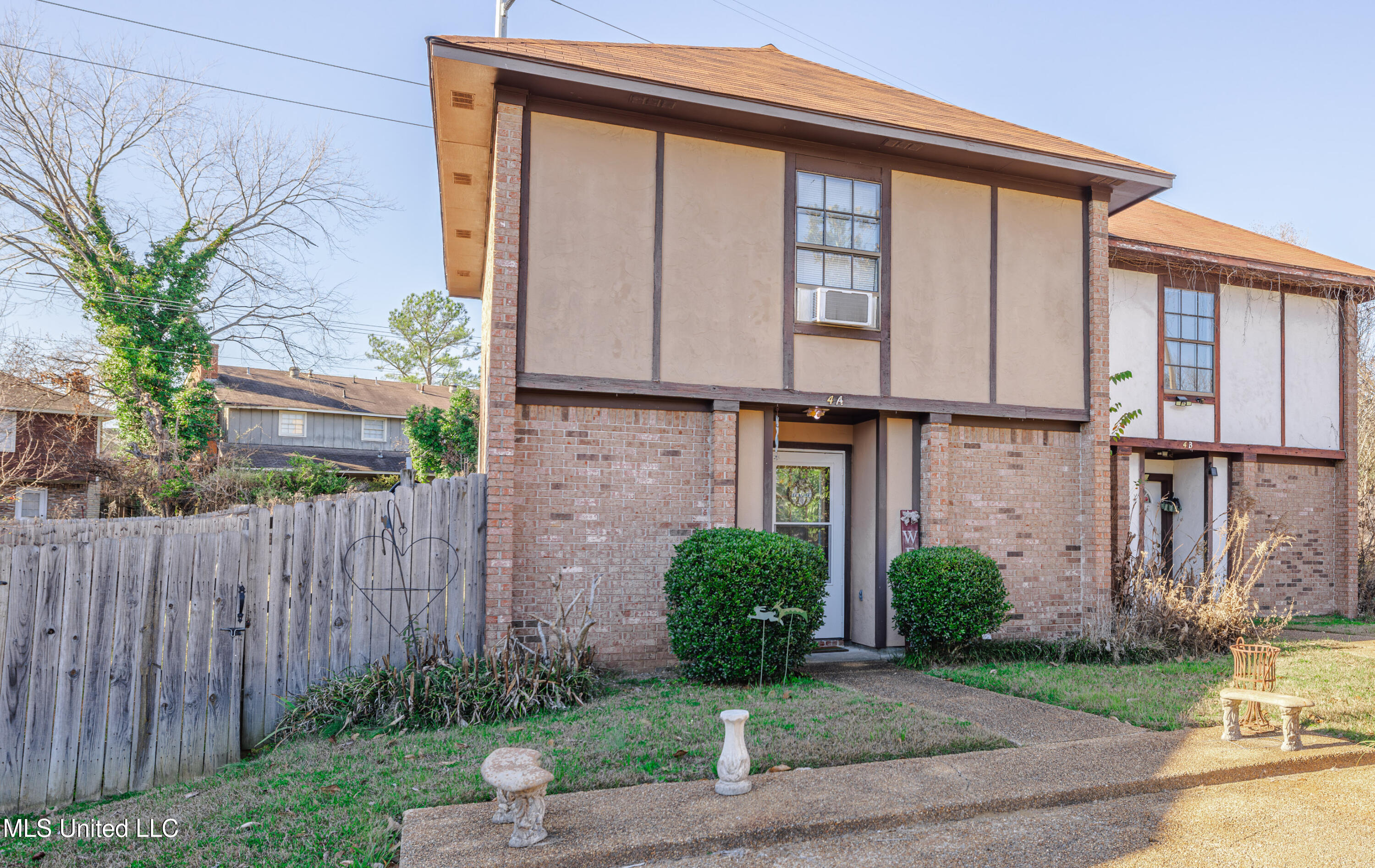 4 River Oaks Place, Unit A Jackson, MS 39211 - Photo 2 of 20 1R4A0683