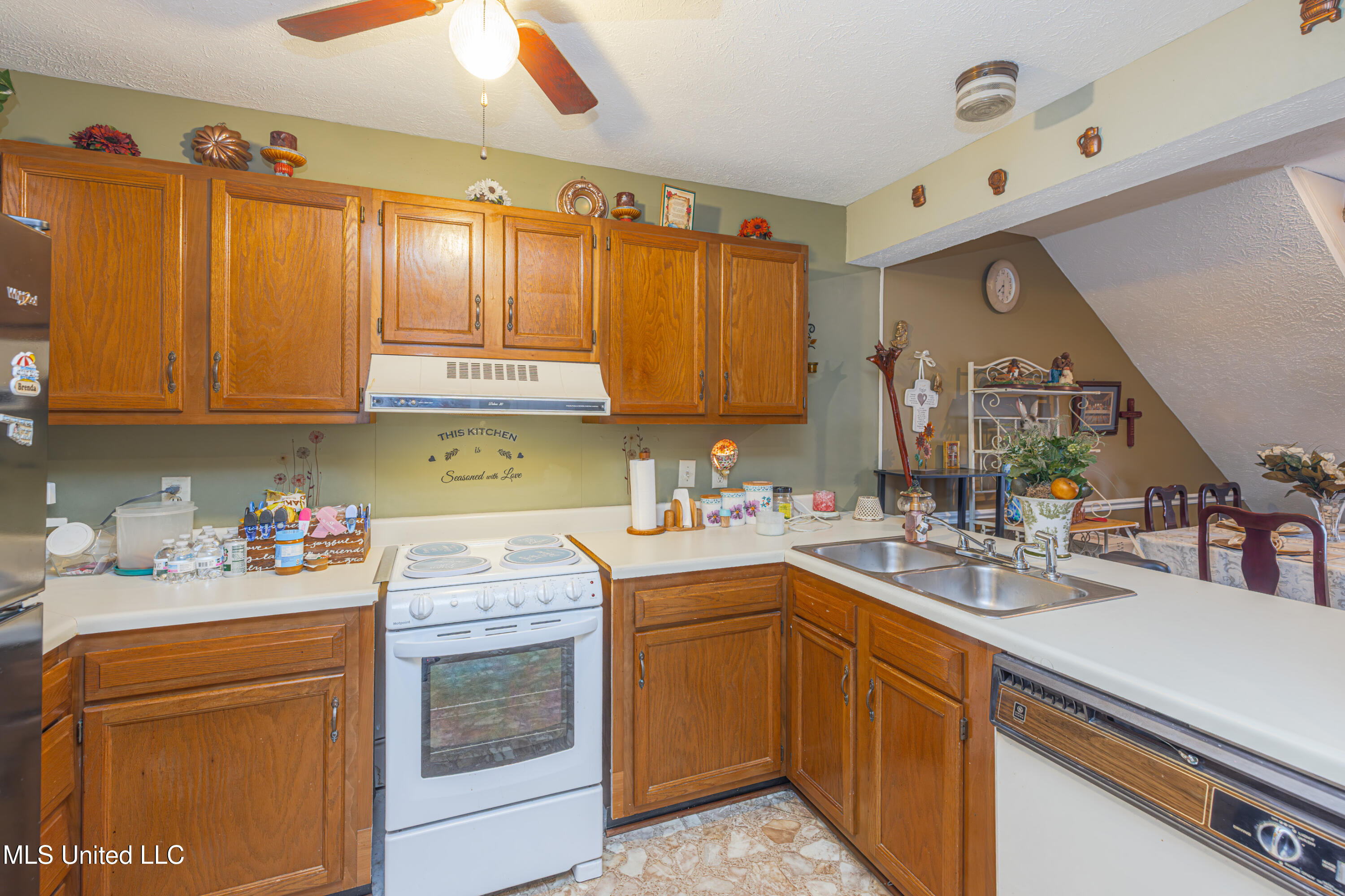 4 River Oaks Place, Unit A Jackson, MS 39211 - Photo 7 of 20 1R4A0692