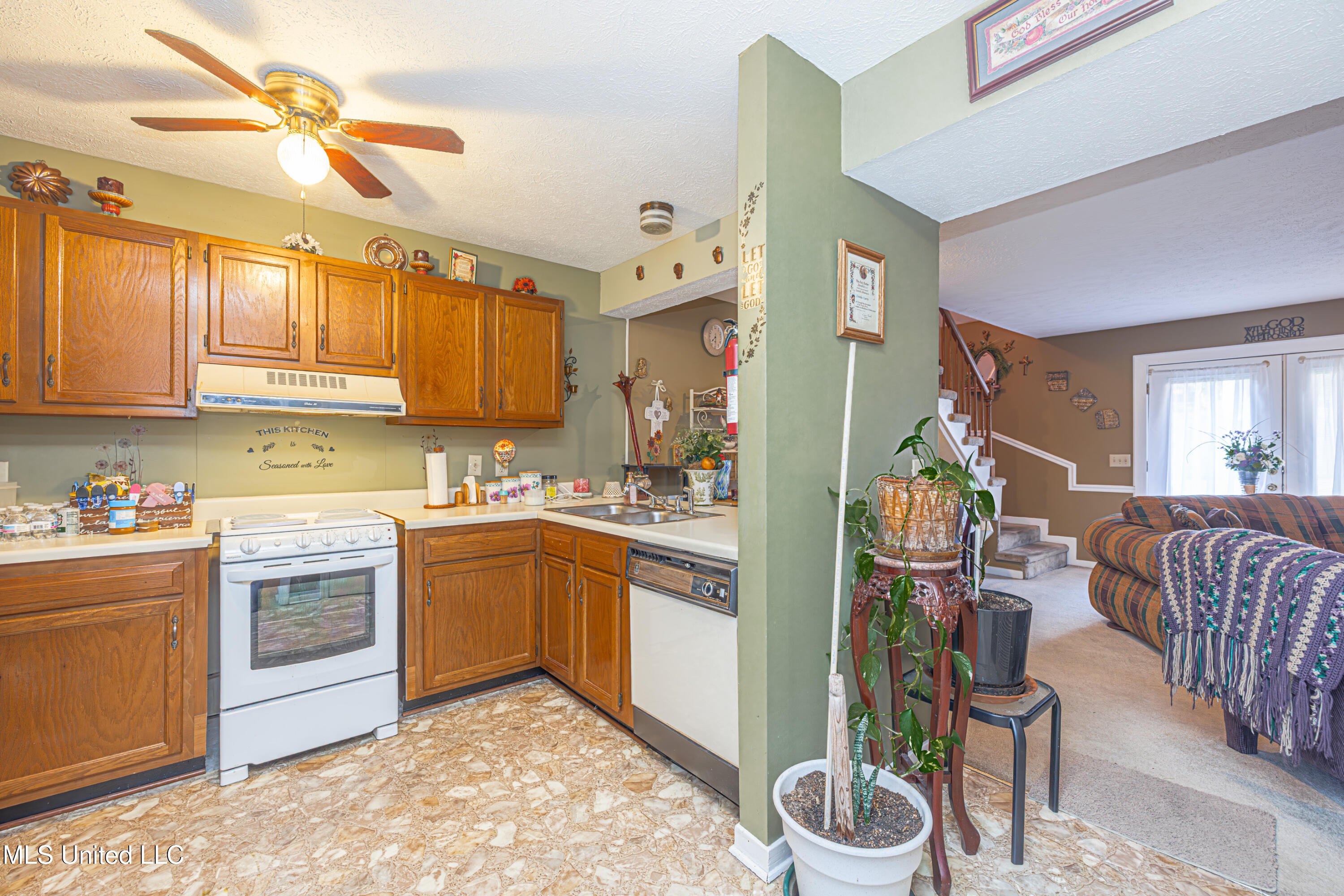 4 River Oaks Place, Unit A Jackson, MS 39211 - Photo 9 of 20 1R4A0691