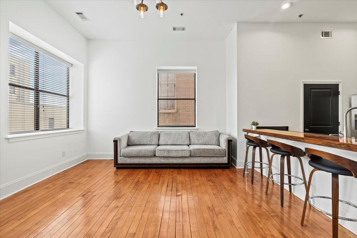 936 Broad Street, Unit 214 Augusta, GA 30901 - Photo 21 of 35 32-Living Area