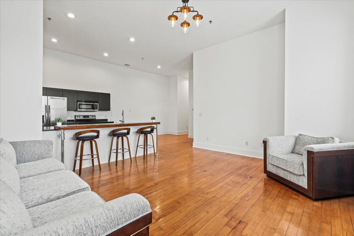 936 Broad Street, Unit 214 Augusta, GA 30901 - Photo 22 of 35 33-Living Area