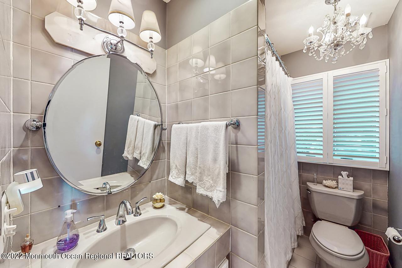 9 Hook Harbor Road Atlantic Highlands, NJ 07716 - Photo 21 of 31 Full Guest Bath