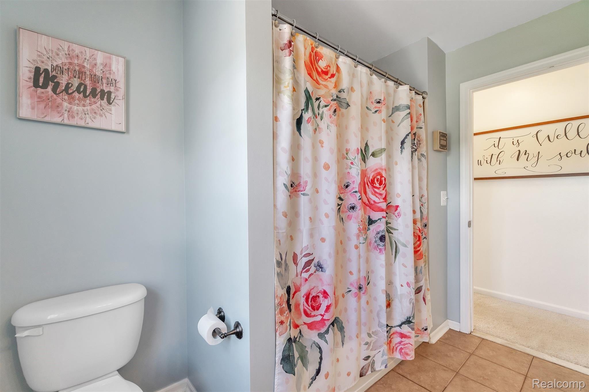 7331 Hartland Road Fenton, MI 48430 - Photo 29 of 51 31-7331-Hartland-Rd-WindowStill-Rea.jpg