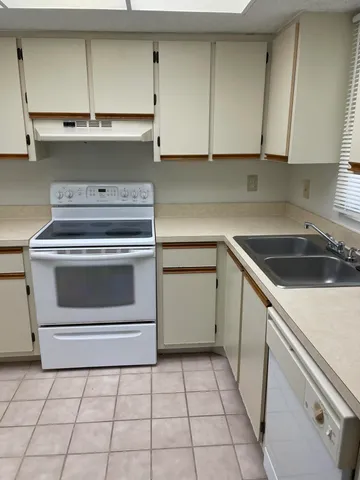 $1,750 | 1550 Southeast Royal Green Circle, Unit P203, Port St. Lucie, FL 34952