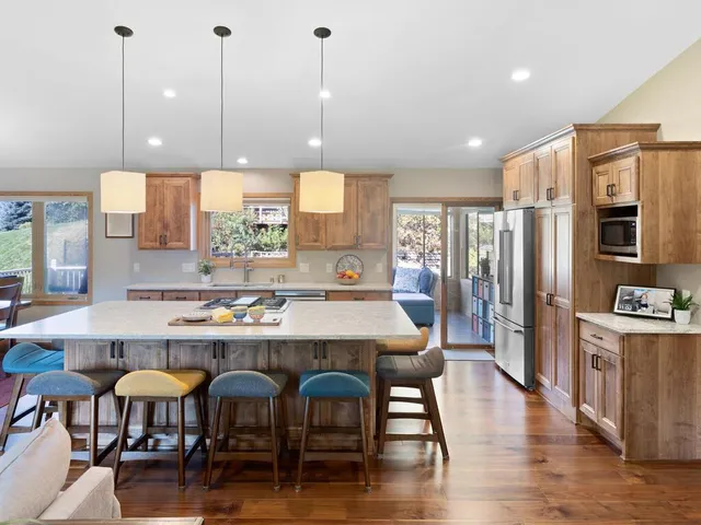 $600,000 | 6460 Fallbrook Road, Eden Prairie, MN 55344