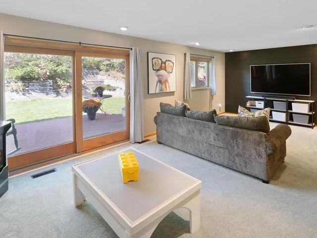 $600,000 | 6460 Fallbrook Road, Eden Prairie, MN 55344