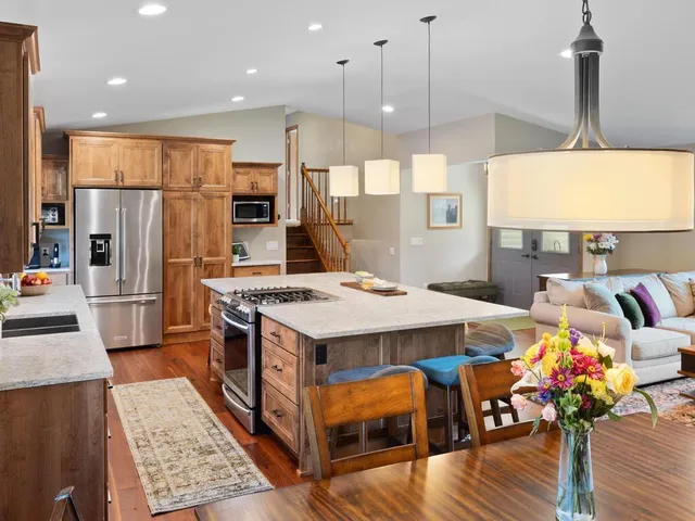 $600,000 | 6460 Fallbrook Road, Eden Prairie, MN 55344