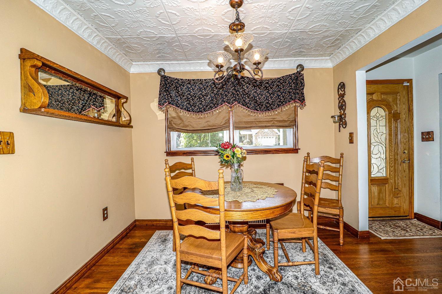 40 Highland Road Colonia, NJ 07067 - Photo 10 of 37 a dining room with furniture and window