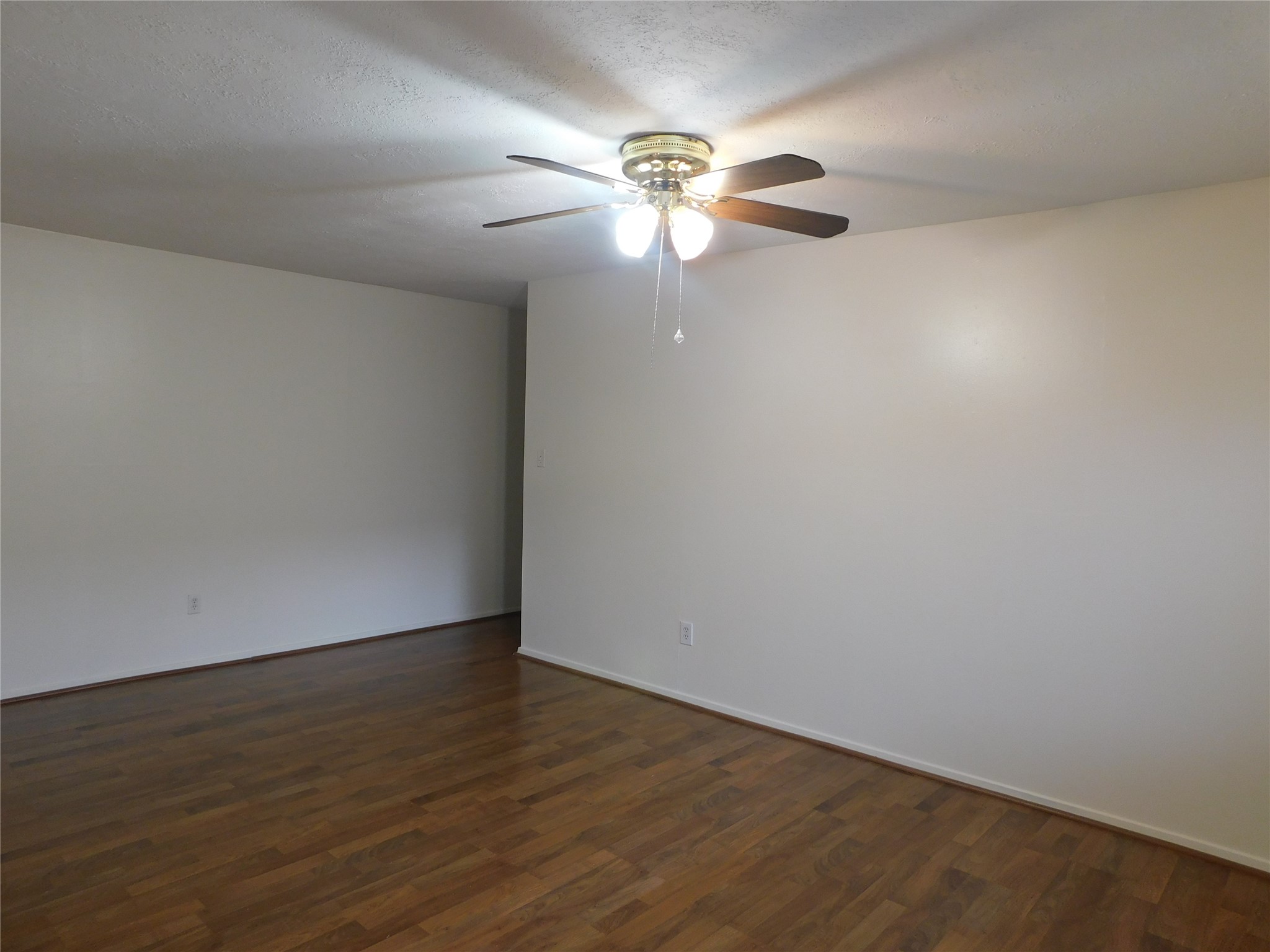 1517 Silverpines Road Houston, TX 77062 - Photo 4 of 15