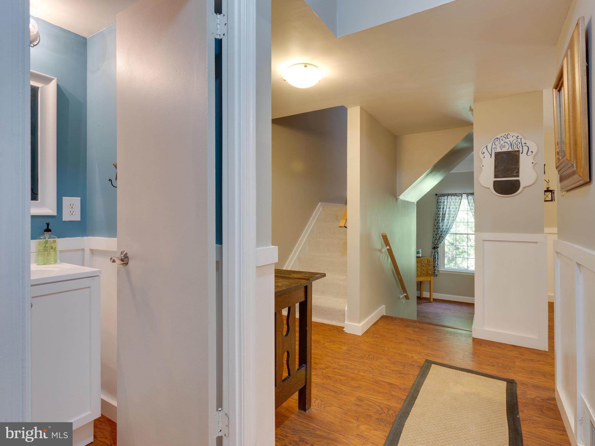 5698 Kirkham Court Springfield, VA 22151 - Photo 2 of 29 Foyer