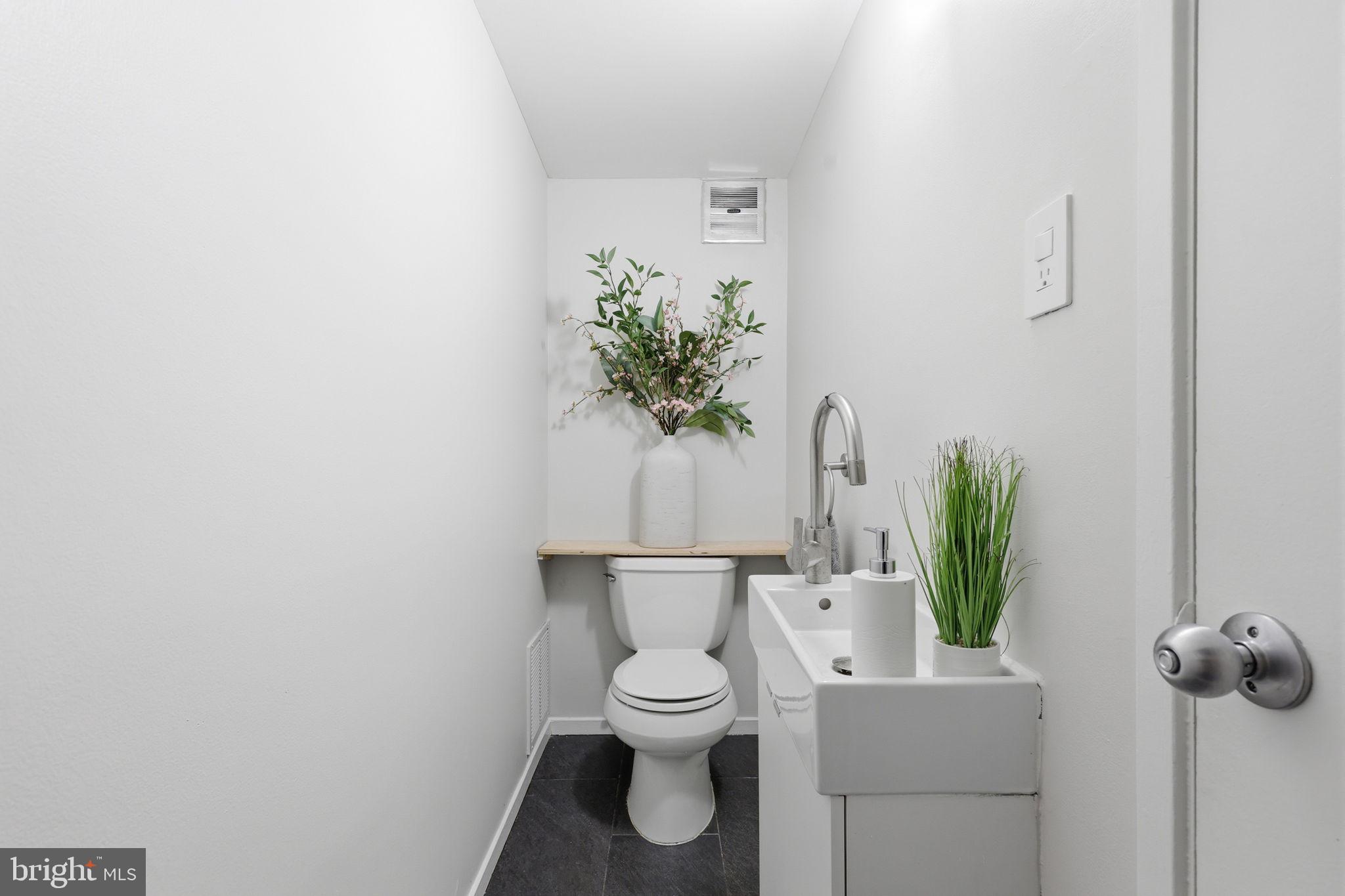 11510 Maple Ridge Road Reston, VA 20190 - Photo 8 of 43 a bathroom with a toilet a sink and mirror