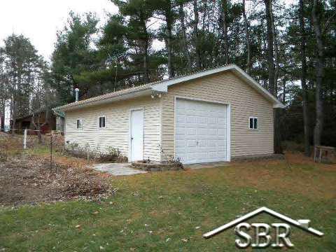 3805 North Hemlock Road Hemlock, MI 48626 - Photo 5 of 9 20036408-4.JPG