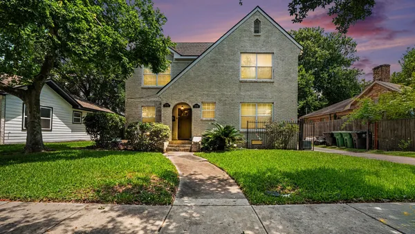 $434,900 | 3005 Arbor Street, Houston, TX 77004