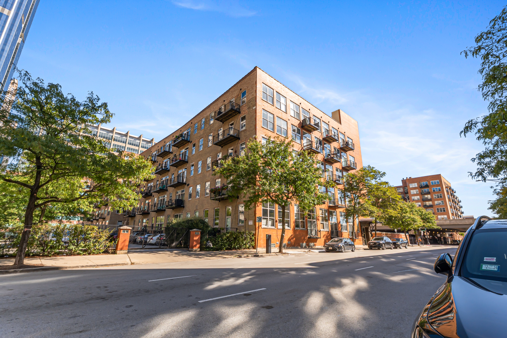 417 South Jefferson Street, Unit 306 Chicago, IL 60607 - Photo 2 of 23 Gallery Image 2