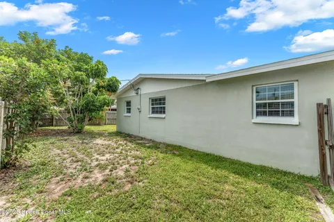 a house view with a backyard space