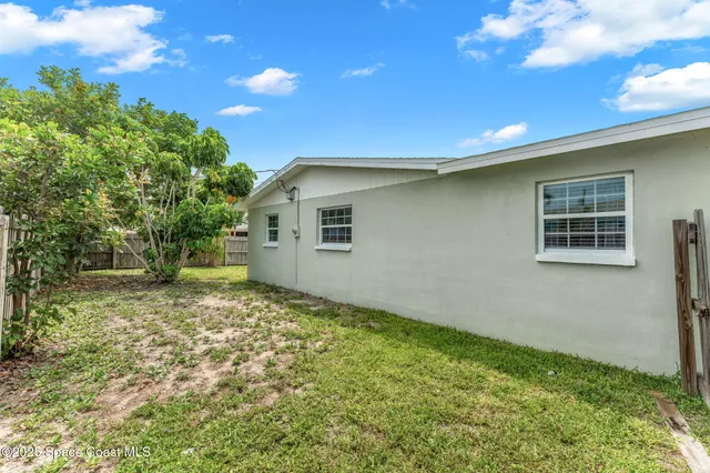 a house view with a backyard space