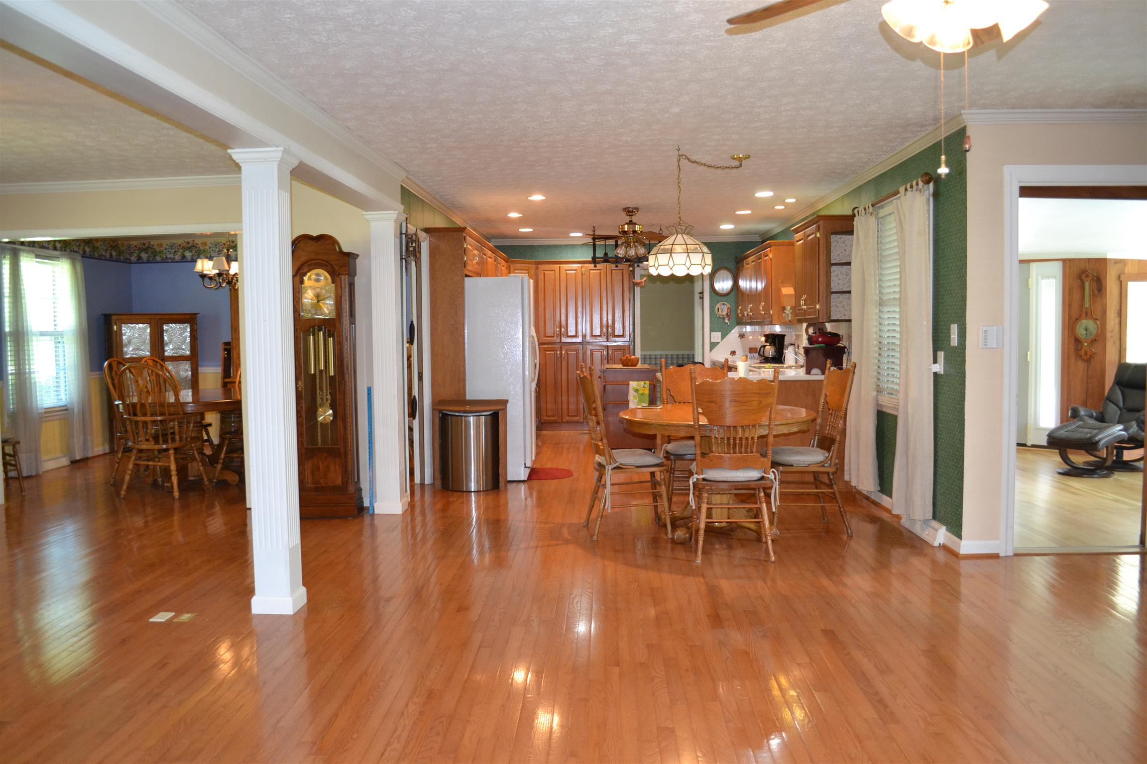 340 Eastover Road Lebanon, TN 37090 - Photo 20 of 20 LIVING ROOM /DEN AREA 28X23 HAS HARDWOOD AND BEAUTIFUL COLUMNS; OPEN FLOOR PLAN ADJOINING FORMAL DINING ROOM AND KITCHEN
