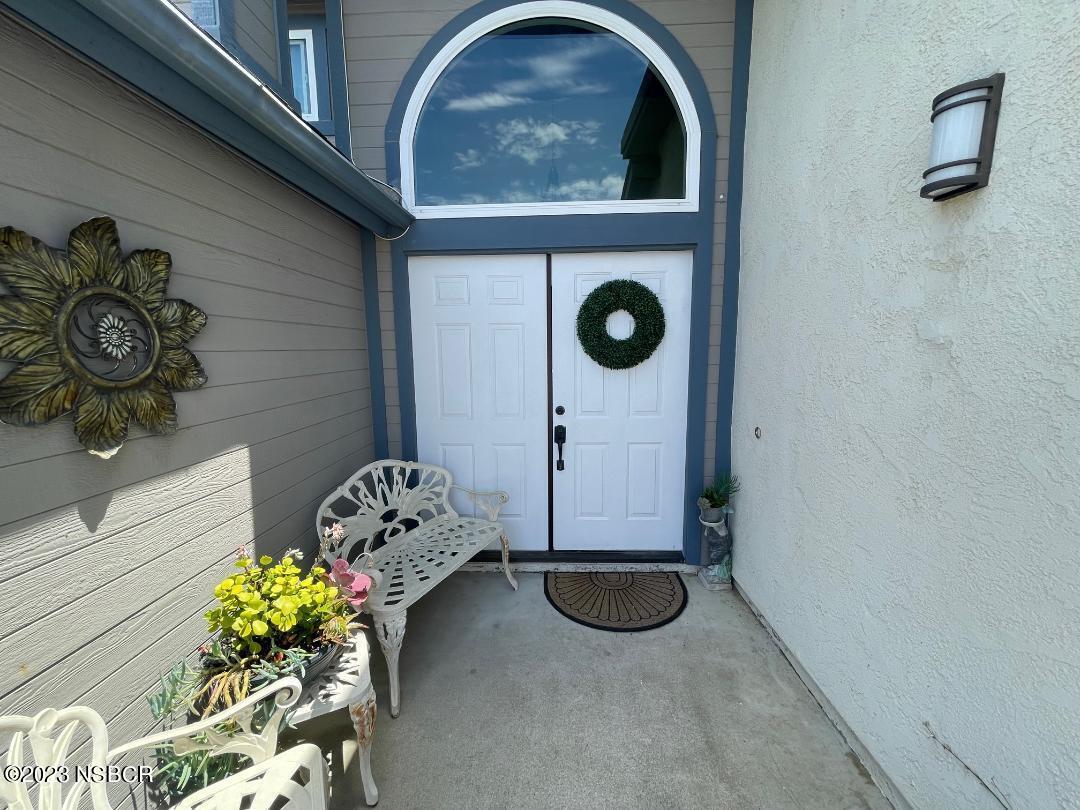 1108 Honeysuckle Way Lompoc, CA 93436 - Photo 4 of 54 a view of entryway