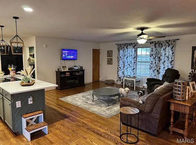 $344,500 | 23784 Maries Road 410, Belle, MO 65013