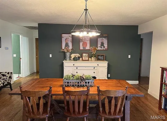 $344,500 | 23784 Maries Road 410, Belle, MO 65013