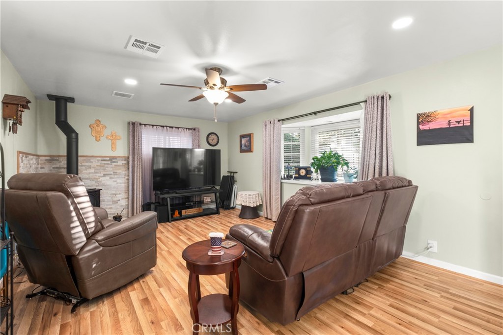 705 Elm Street Tehachapi, CA 93561 - Photo 11 of 26