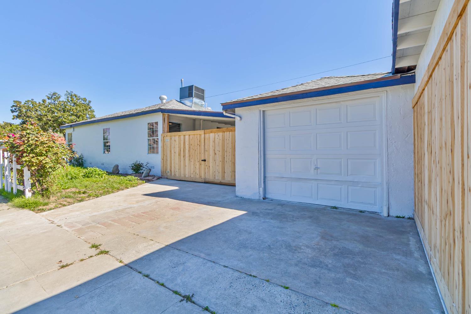 1645 West Fountain Way Fresno, CA 93705 - Photo 7 of 51