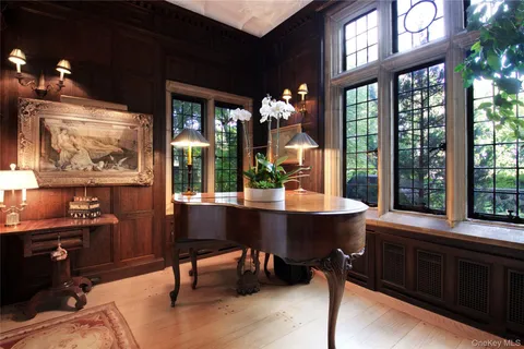 $5,750,000 | 107 Bayview Road, Manhasset, NY 11030