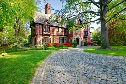 $5,750,000 | 107 Bayview Road, Manhasset, NY 11030