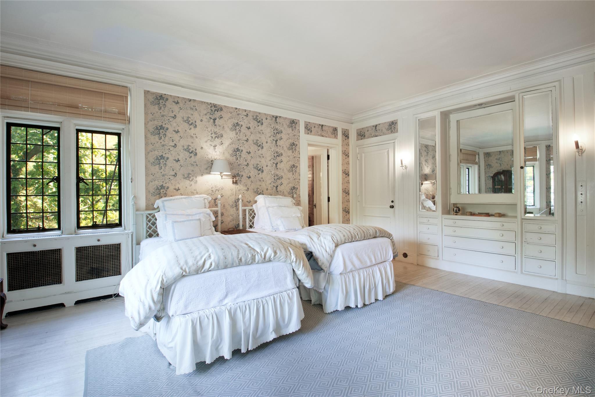 107 Bayview Road Manhasset, NY 11030 - Photo 26 of 40 a spacious bedroom with two beds and large window