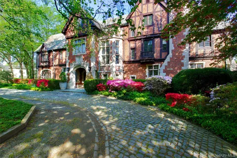 $5,750,000 | 107 Bayview Road, Manhasset, NY 11030