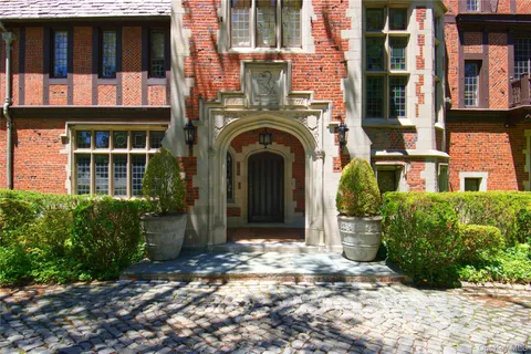 $5,750,000 | 107 Bayview Road, Manhasset, NY 11030