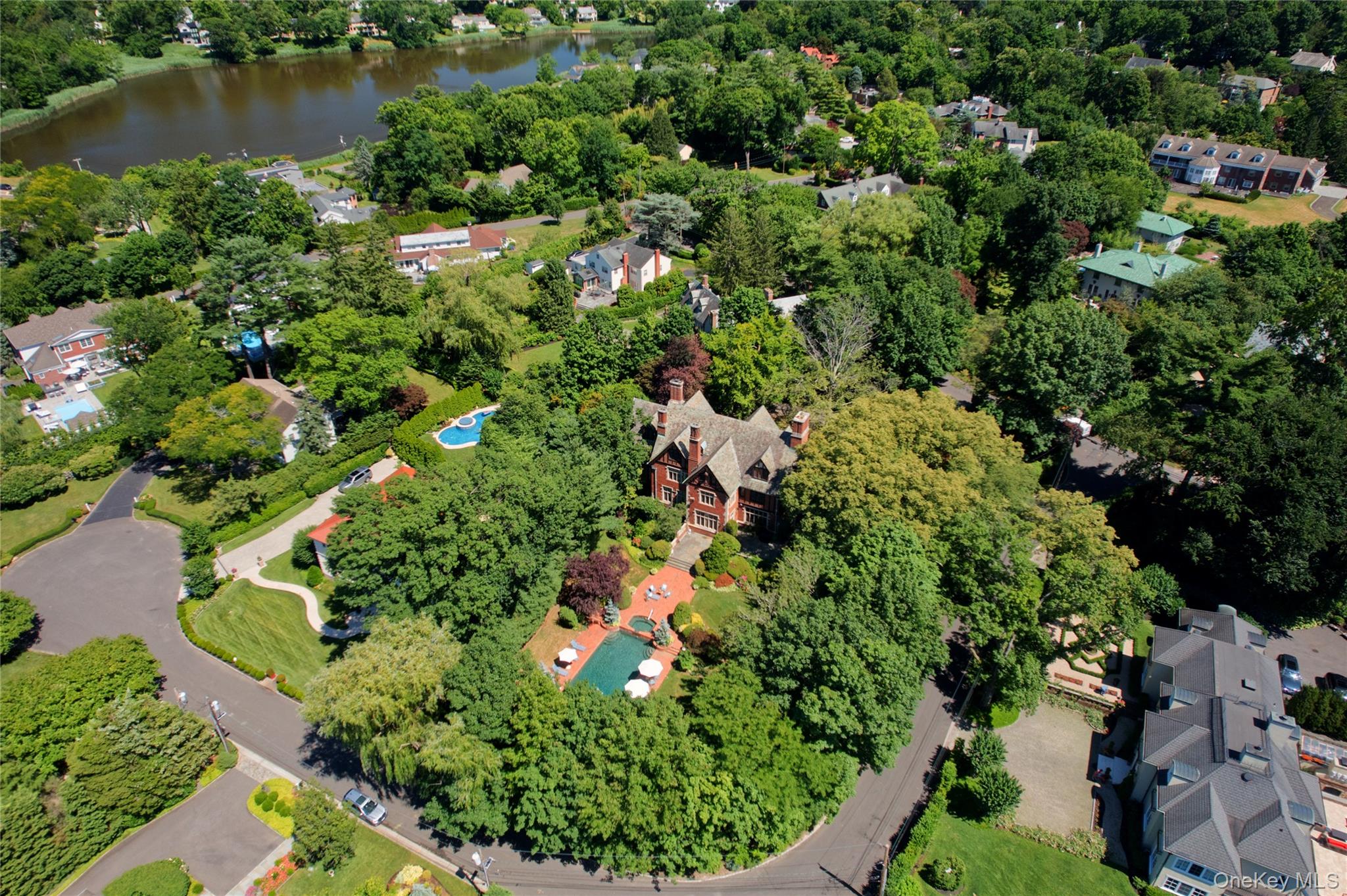 107 Bayview Road Manhasset, NY 11030 - Photo 38 of 40 a view of a garden with a lake