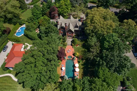 $5,750,000 | 107 Bayview Road, Manhasset, NY 11030